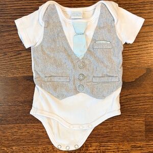 Edgehill Collection Gray and White Bodysuit